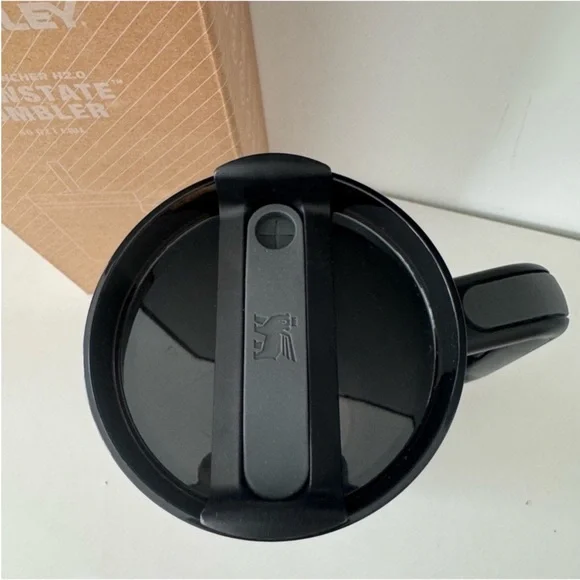 ❤️‍🔥Final Pice Drop ❤️‍🔥Stanley Black and Gold Travel Mug - Picture 4 of 4